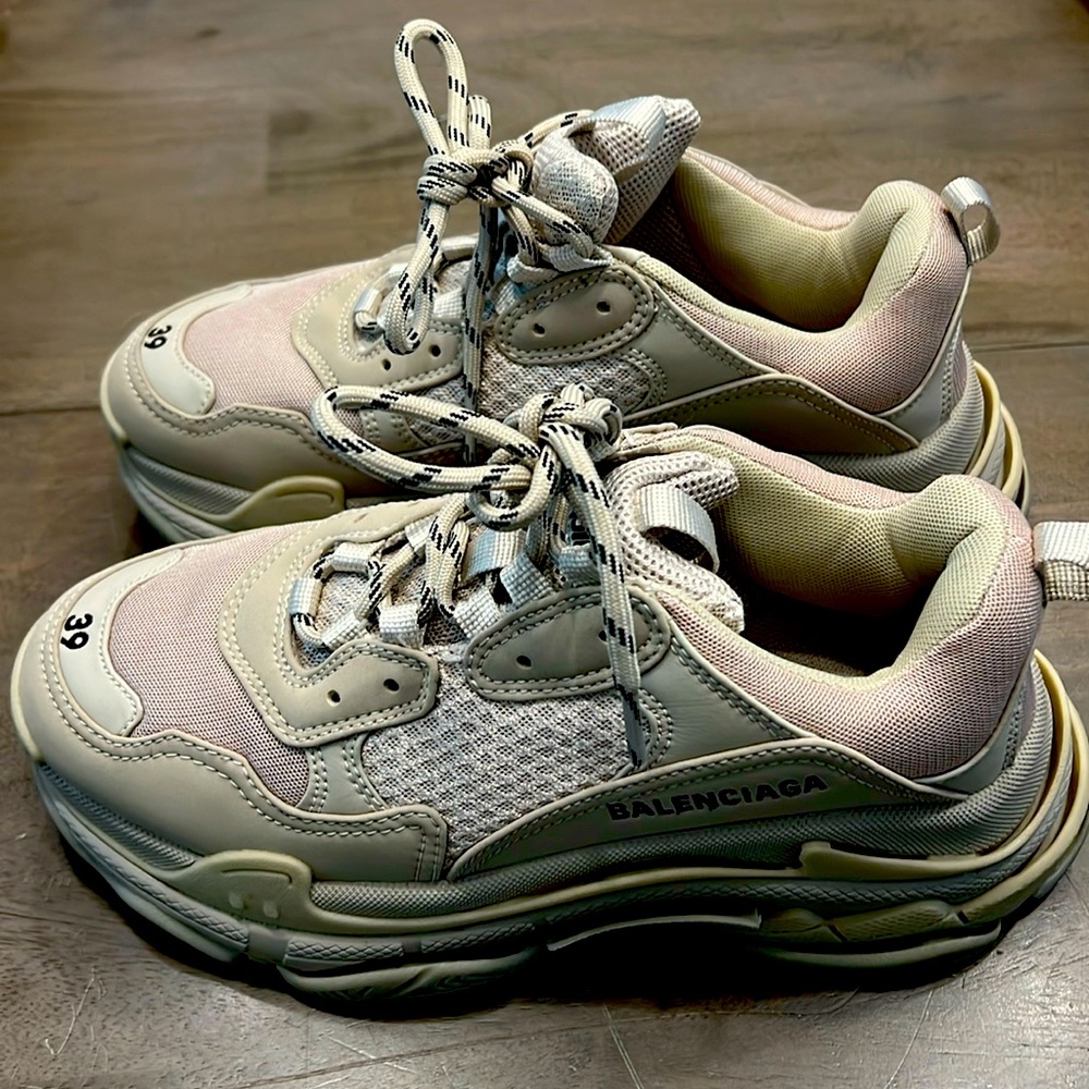 EUC Balenciaga Triple S Sneakers size 39 fit like a size 8 women’s beige cream